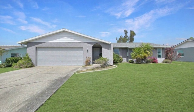 Sleeps 6, full refund*, NO pool.
