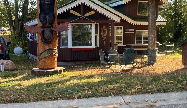 Sleeps 6! Northwoods escape near Walker w/Leech Lake views. Easy Lake access.