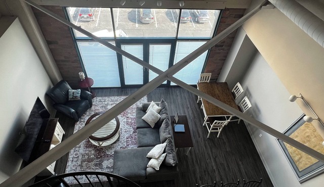Sleeps 8 in downtown Sandusky minutes from Cedar Point &Sports Force