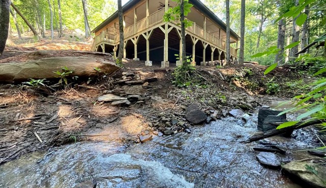 Sliding Rock -A Creekside Cottage w7 acres, Waterfalls & Hiking