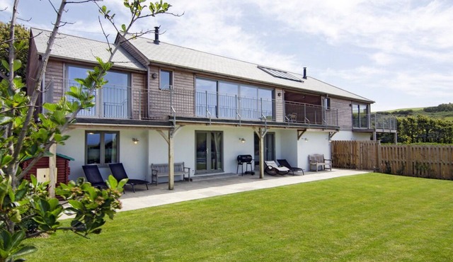Sloopside Main House - Bantham, S.Devon, central village location close to beach
