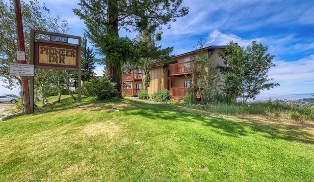 Slope-Side Getaway Deck Pool Table Views