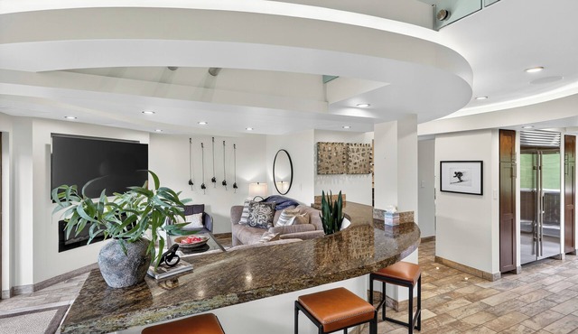 Slopeview Luxe Condo | Ski-In/Ski-Out Retreat