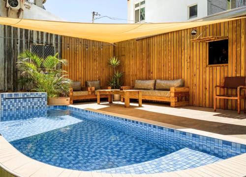 Slow Island Hostel