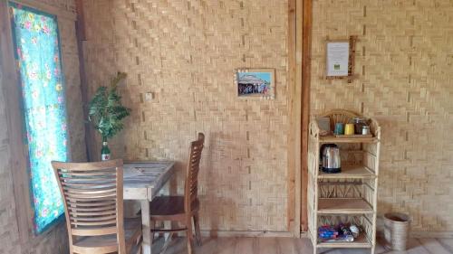 Slow Loris Cabin