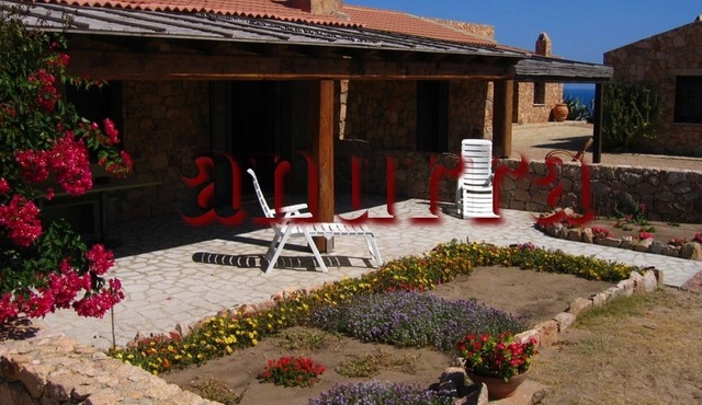 Small villa by relax, surrounded by the sea, 70 meters from the beach