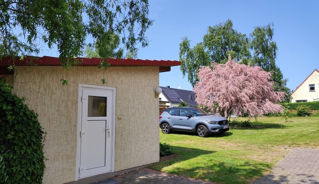 Small bungalow for two people with a sunny terrace. Near the Baltic Sea.