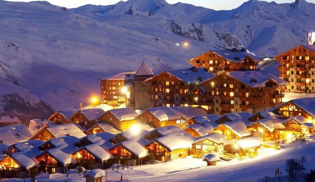 Small chalet with 3 bedrooms, its terrace and its private jacuzzi