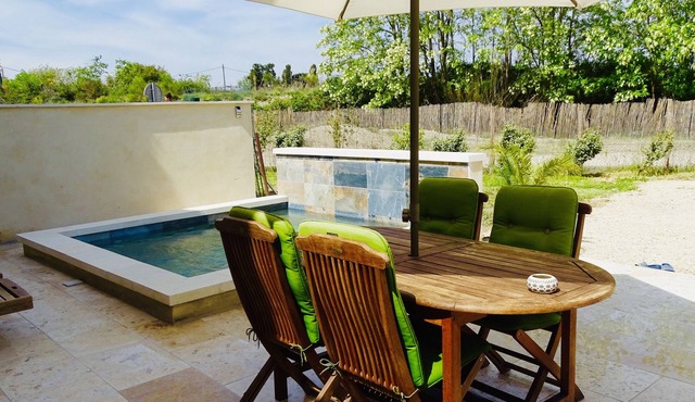Small "Coup de Coeur" villa in Provence at the foot of the Luberon mountains