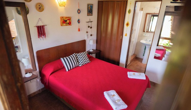 Small double room with private bathroom in Hosería Las Grullas