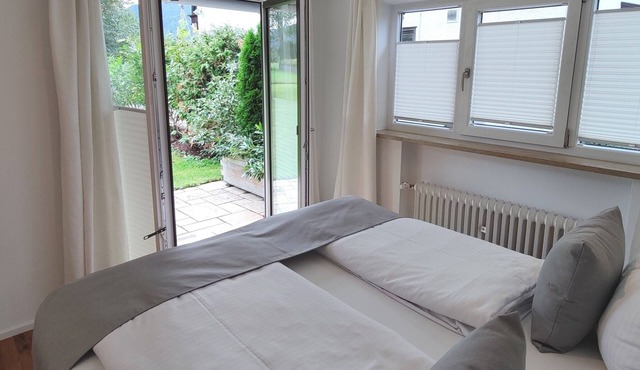Small, fine self-contained house (TinyHouse) Garden and parking space