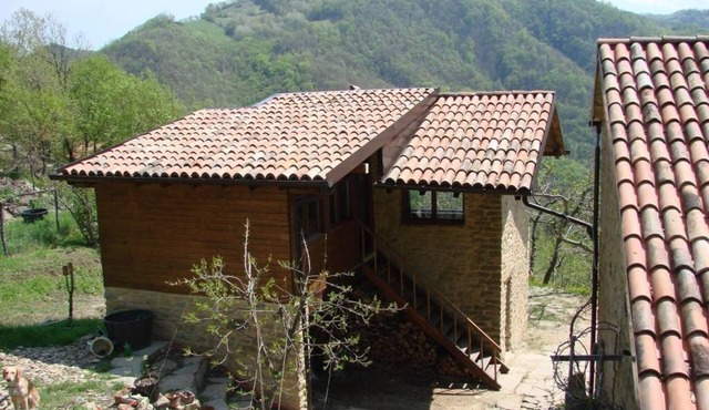 Small house surrounded by nature - lafossa.eu