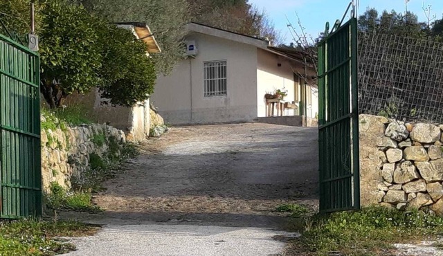 Small house with an enchanting view over the Anapo valley