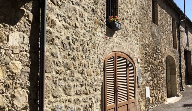Small house with garden in the heart of Tuscany