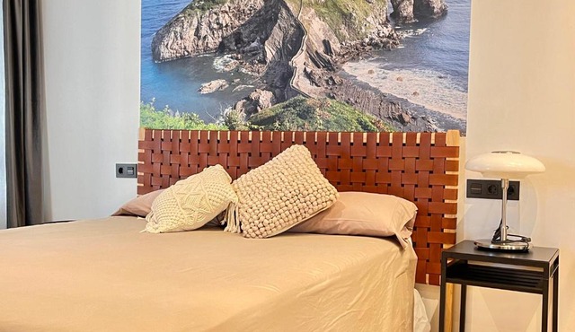 SMALL LuX LONG STAY PARKING FREE