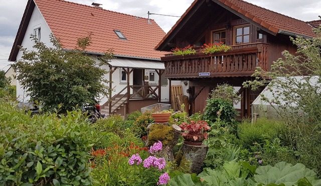 small & modern apartment & Monteurzimmer 65m² | 4 pers. Single beds + Wi-Fi + TV