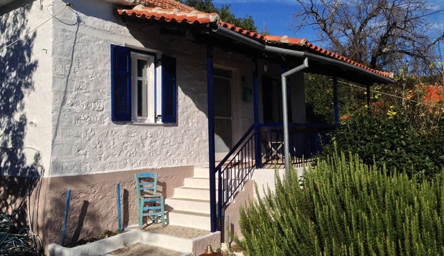 Small original and traditional stone house with care guarantee
