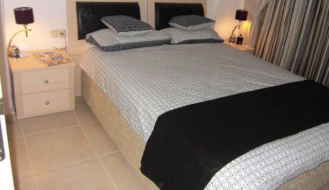 Small peaceful complex National Park mountains & pine forest views. Beach sports