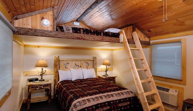 Small Standalone Private Cabin with Loft and Kitchenette, Firepits, BBQ