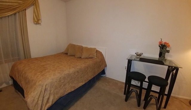 Small studio apt close to St Clair& Clinton River & downtown. Private entrance