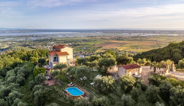 Smart and Convenient Sea View Villa with Pool in Lucca