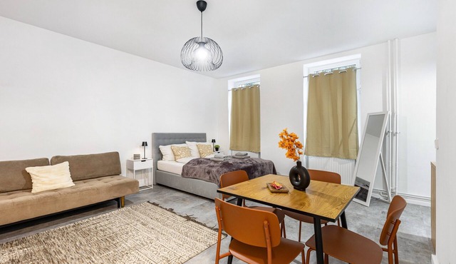 Smart Home Studio | Near Ku’damm Living Apartment 2 – Modern Comfort in Berlin