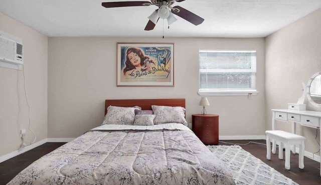 Smart Saver Townhouse, Family Friendly, Close to NAS Jax, Long-Term, Washer and Dryer