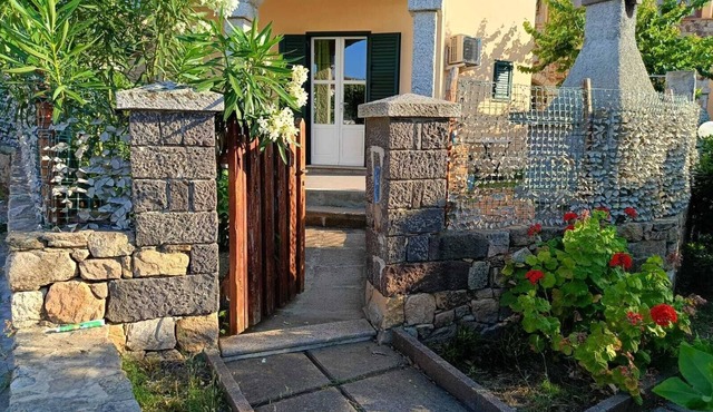 SMERALDO apartment with private garden
