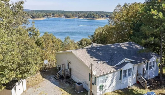 "Smith Lake Hideaway 4BR Waterfront w/Panoramic Views . "