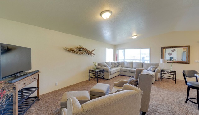 Smith River Home w/Boat Launch & Ocean Views