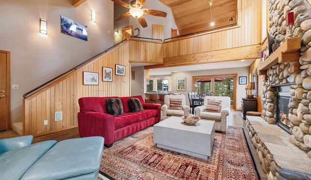 Smith's Conifer Chalet - Dog Friendly Northstar Home near Golf, Private Hot Tub and HOA Access