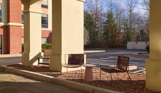 Smithfield Charm: Free Breakfast & Pool Access | 2 Units | Near Universities