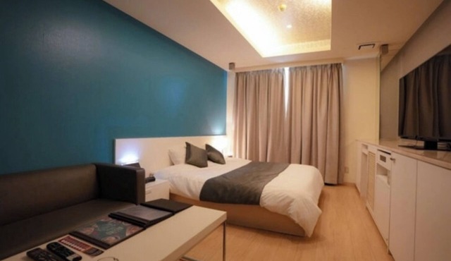 SmokingRoom type selected at random King bed Free breakfast and free parking/Toyonaka Ōsaka