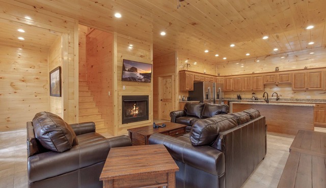 Smoky Mountain Splash by Jackson Mountain Rentals