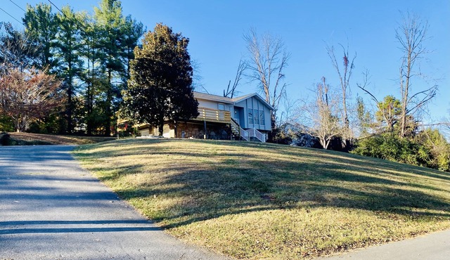 Smoky Mountain XXL-House….centrally located nearby attractions