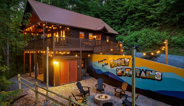 Smoky Mtn Retreat! Large Pool, Game Rm, Hot Tub!