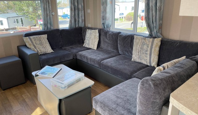 Snapdragon 3 bedroom dog friendly caravan on Rockley Park, Poole Harbour, Dorset
