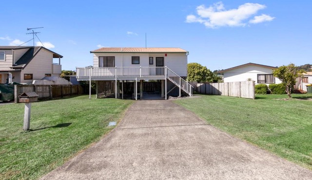 Snells Seaside Bach - Snells Beach Holiday Home