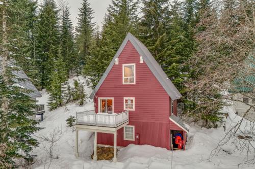 Snoqualmie Pass Cabin w/Deck: Walk to Ski Lift
