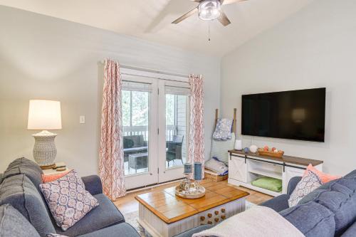 Snowbirds Welcome: Foley Condo w/Pool Access