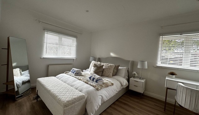 SNOWDROP UNQIUE STAY | SLEEPS 2 | PETS ALLOWED | HOT TUB | BBQ | PATIO | WI-FI