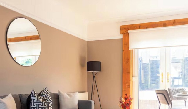 Snug Modern Home in Bathgate