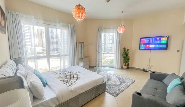 Snug Studio With City Views, Perfect For Couples