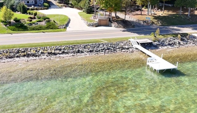 Soaring Eagle: Main house+Bunkhouse: Lakefront