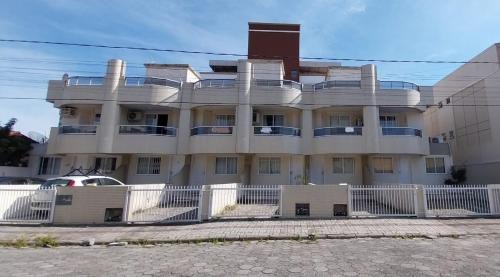 SOBRADO COM 3 DORMITÓRIOS