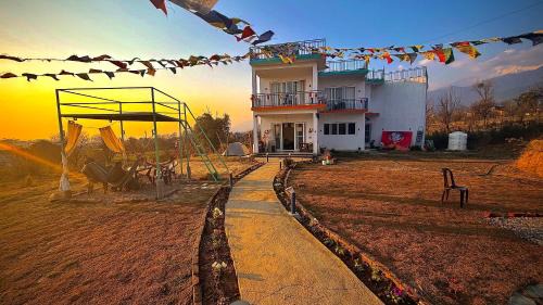 Social Monkey Hostel Bir