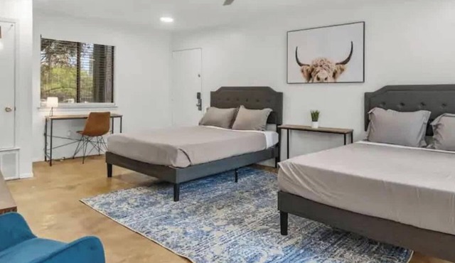 SOCO POOL HOUSE -1BDR (3 beds) Sleeps 6 | Free Pkg