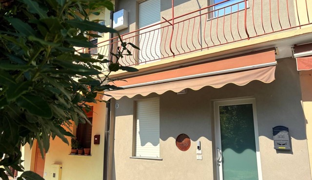 Sofia house in Credaro detached on two levels, quiet area.