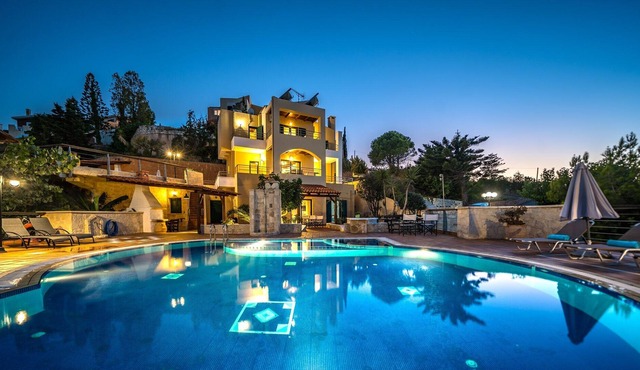 Sofia-Thomas 6BD with Private Pool, near to sandy beach