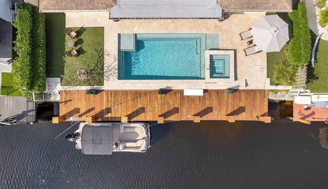 SOL HAUS Waterfront + Heated Saltwater Pool/Spa